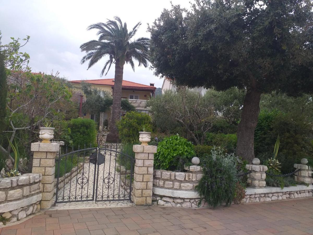 Apartments Picolo Paradiso Miljenko Debelic Barbat na Rabu Kültér fotó