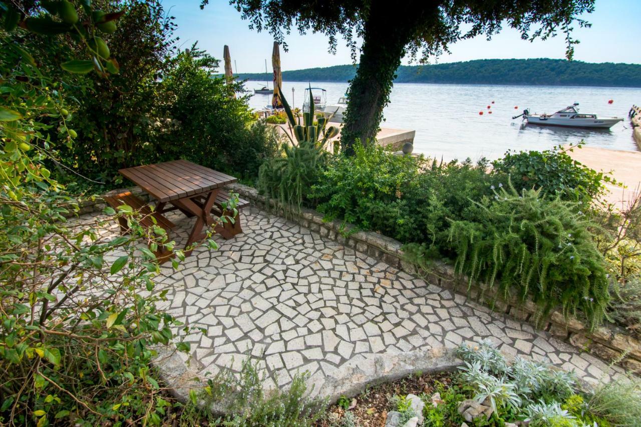 Apartments Picolo Paradiso Miljenko Debelic Barbat na Rabu Kültér fotó