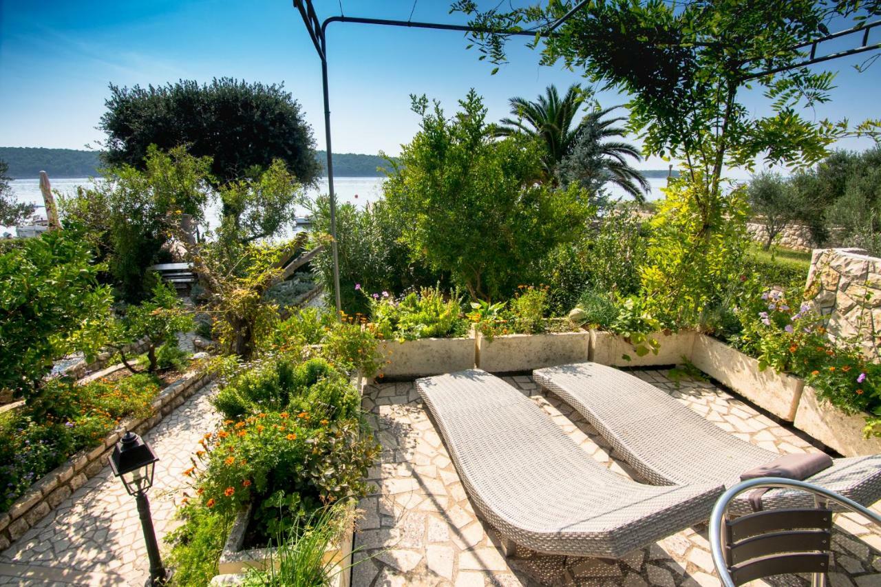 Apartments Picolo Paradiso Miljenko Debelic Barbat na Rabu Kültér fotó